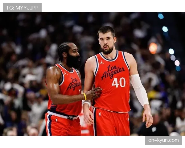 猛龙强压迫防守克制公牛阵地进攻,锋线尺寸优势掌控比赛节奏 猛龙强压迫防守克制公牛阵地进攻,锋线尺寸优势掌控比赛节奏